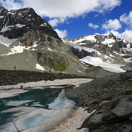 Rifugio Roberto Bignami Отель *